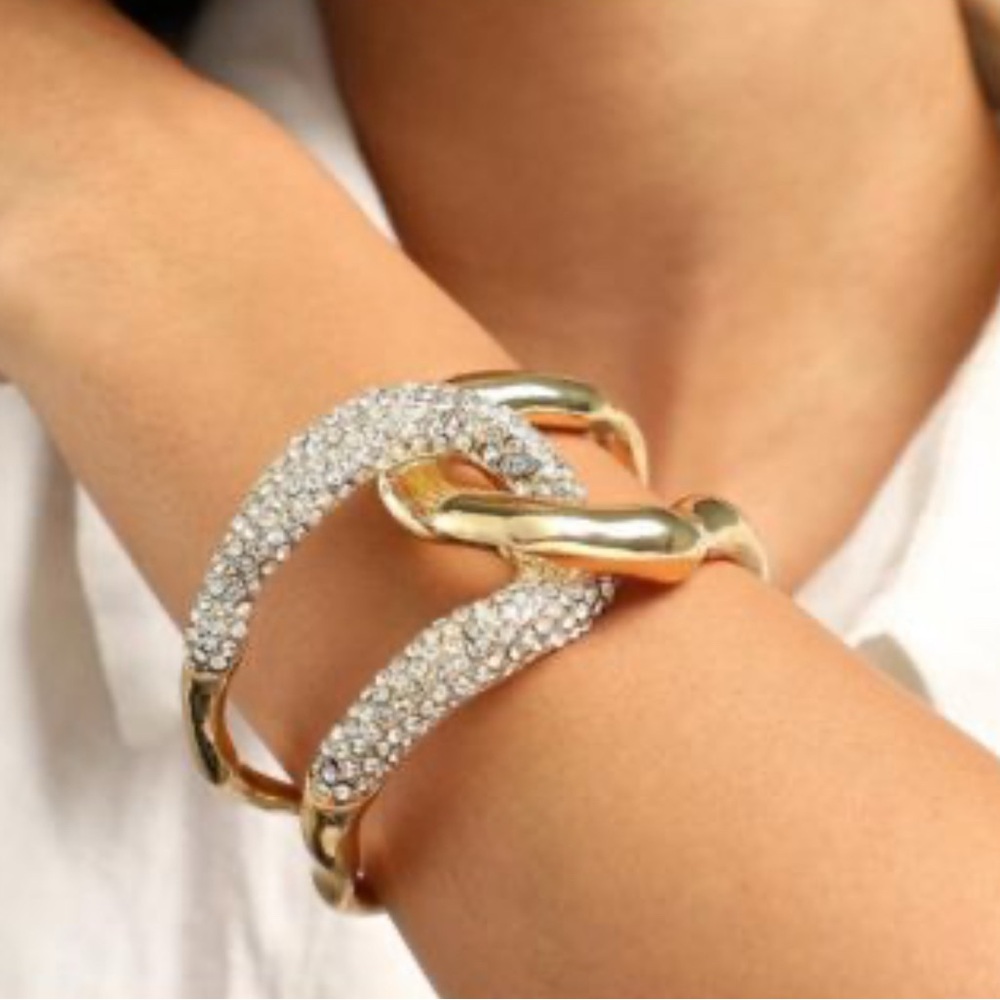 NWT ⚜️💎⚜️ Natasha Pave Crystal Interlocked Cuff
Bracelet in Gold - Picture 8 of 8